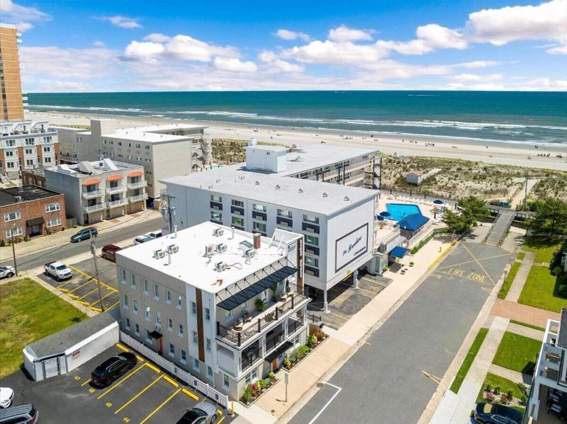 Surrey Beach House image