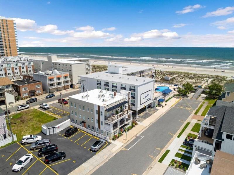 Surrey Beach House image