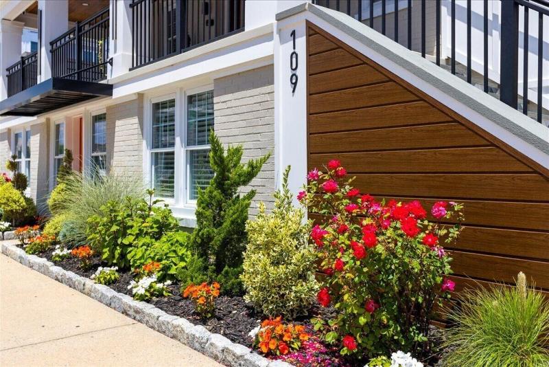Surrey Beach House image