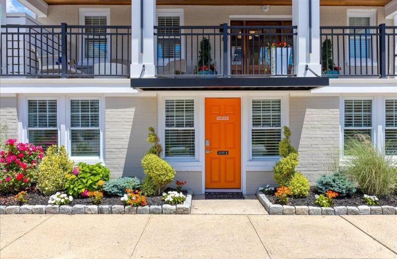 Surrey Beach House image