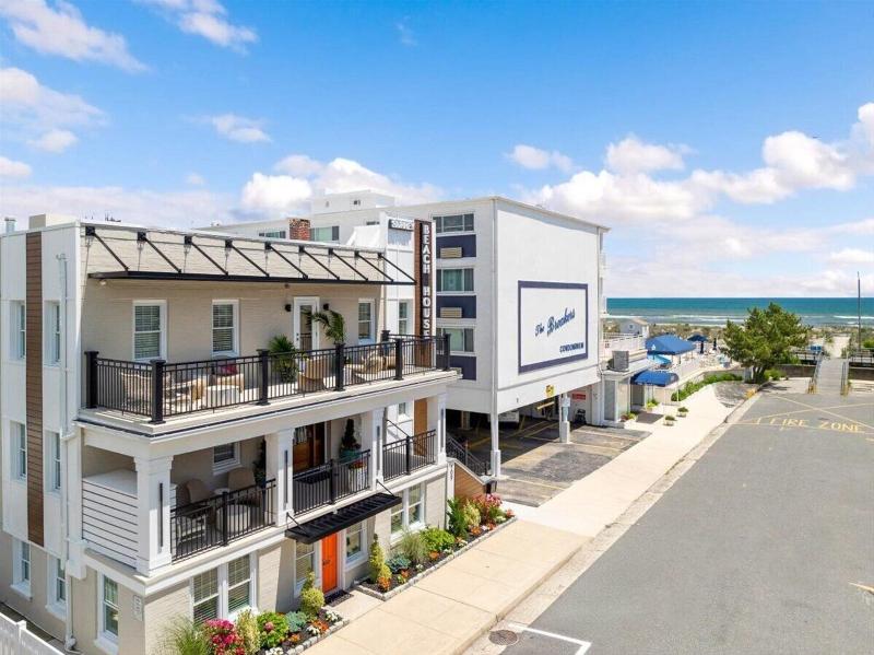 Surrey Beach House image