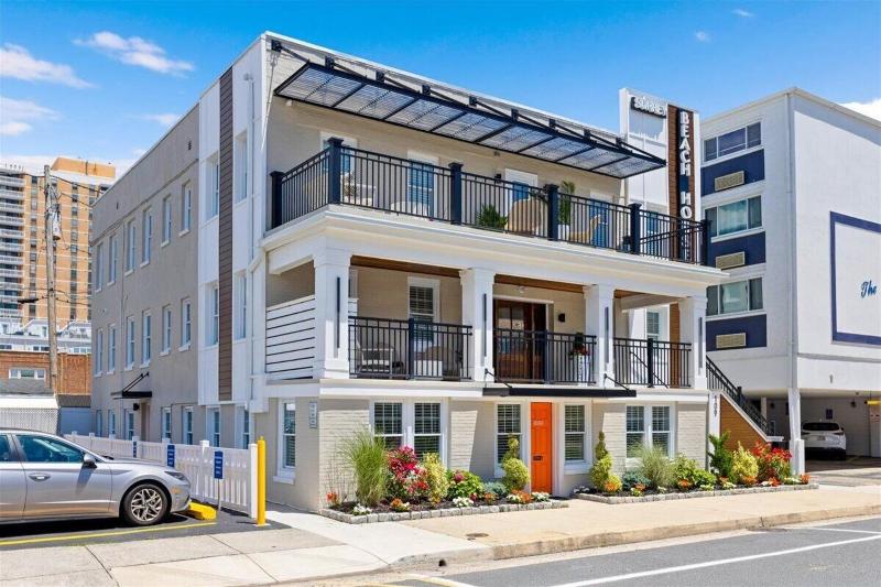 Surrey Beach House image
