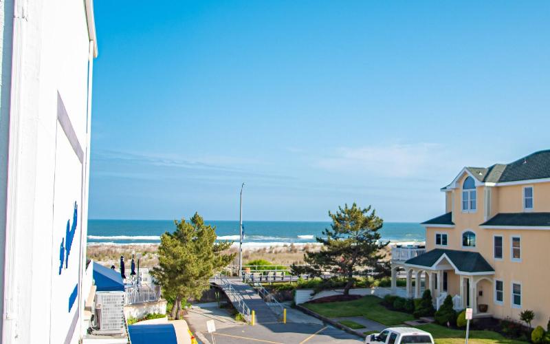 Surrey Beach House image