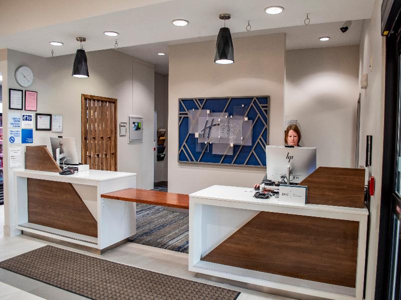 Holiday Inn Express & Suites Mason City By IHG