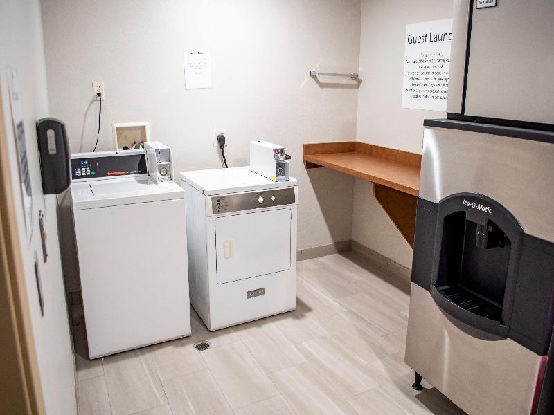 Holiday Inn Express & Suites Mason City By IHG