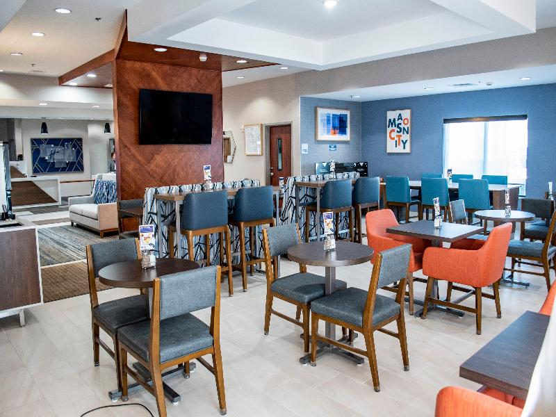 Holiday Inn Express & Suites Mason City By IHG — general view