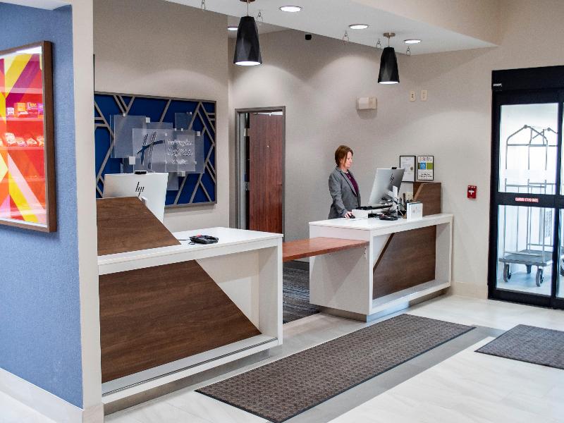 Holiday Inn Express & Suites Mason City By IHG