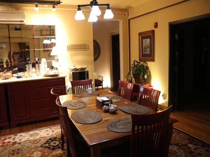 Iowa House image