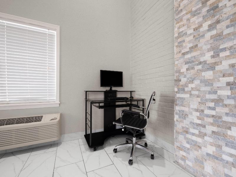 Super 8 by Wyndham Covington image