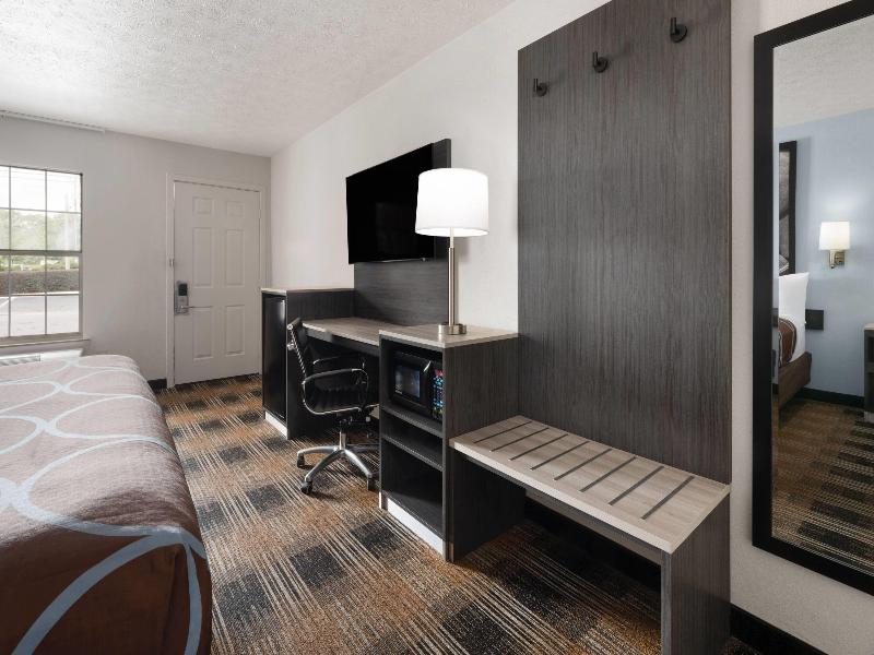 Super 8 by Wyndham Covington image