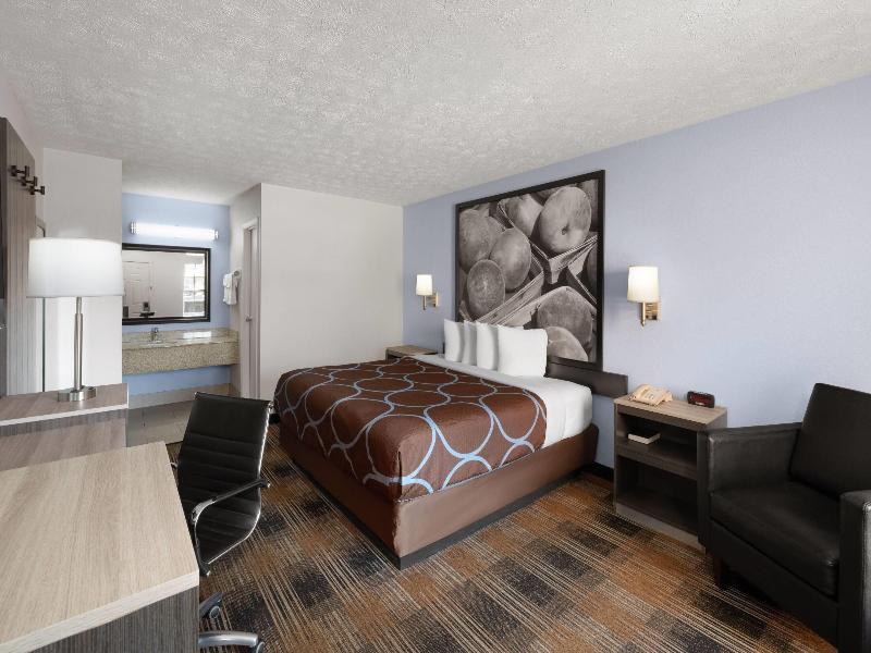Super 8 by Wyndham Covington image