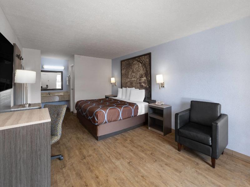 Super 8 by Wyndham Covington image