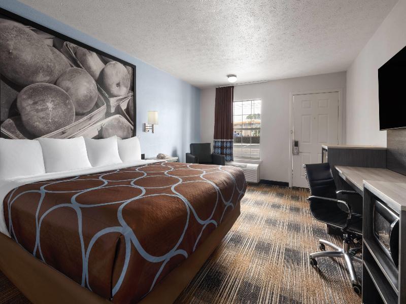 Super 8 by Wyndham Covington image