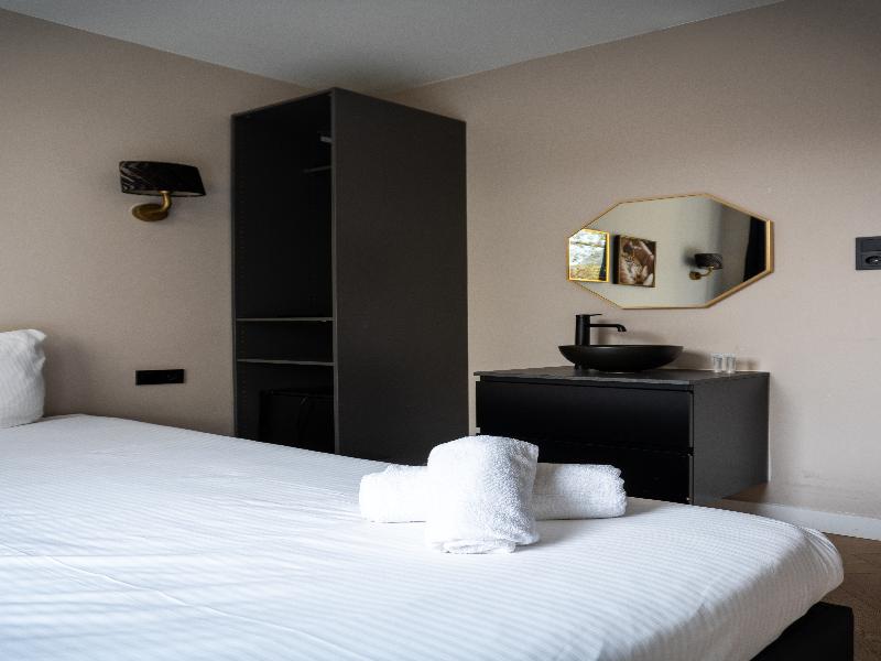 Hotel 83 image