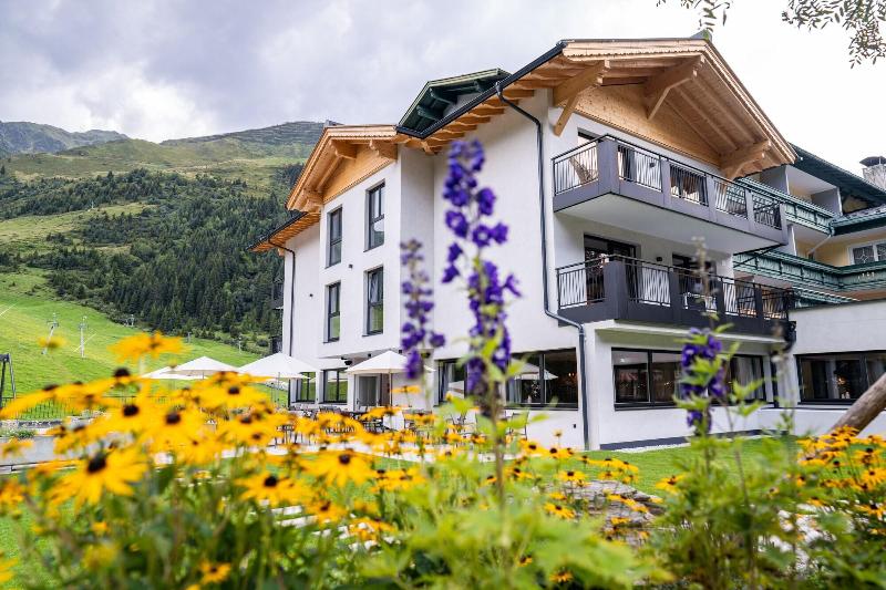 Berghotel Hochfügen image
