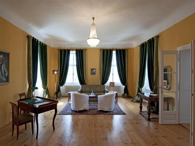 Schlosshotel Mailberg image