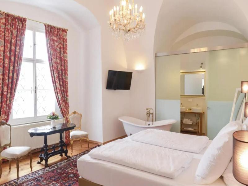 Schlosshotel Mailberg image