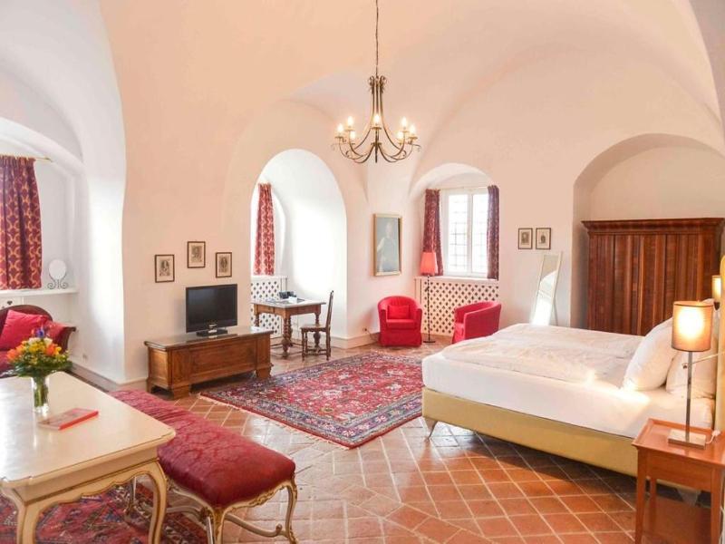 Schlosshotel Mailberg image