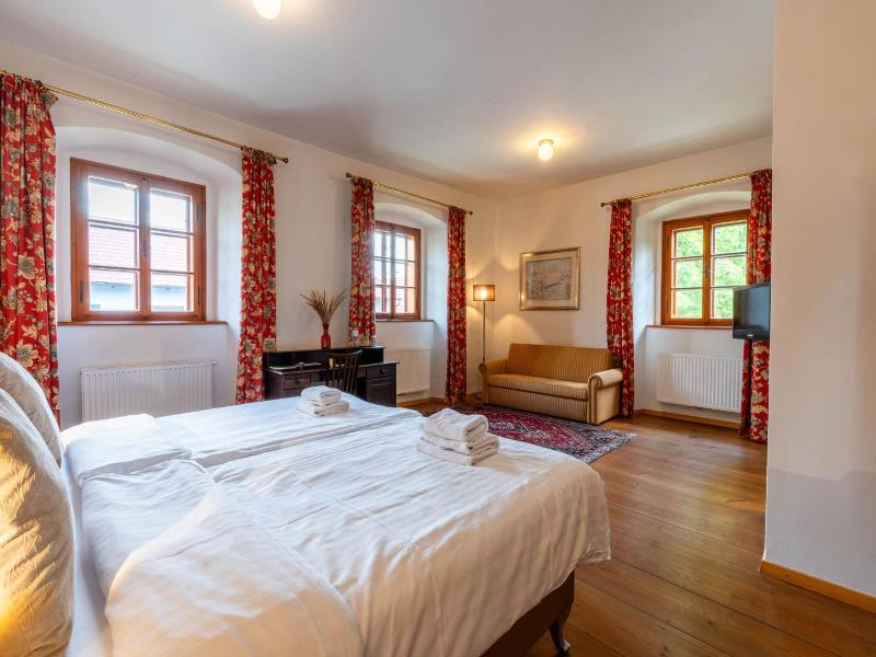 Schlosshotel Mailberg image