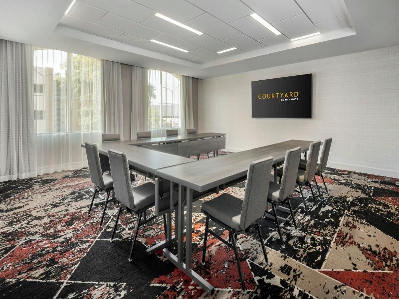 Courtyard By Marriott Athens Downtown image