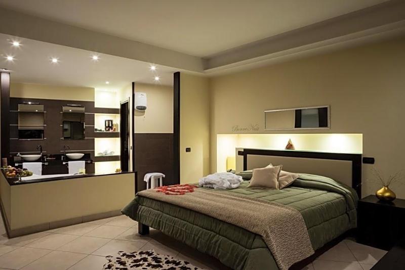 Manhattan Village Hotel image
