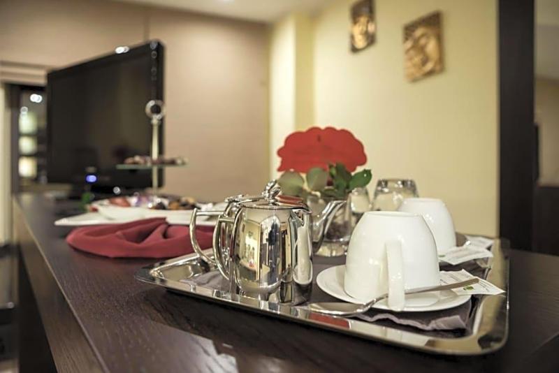 Manhattan Village Hotel image