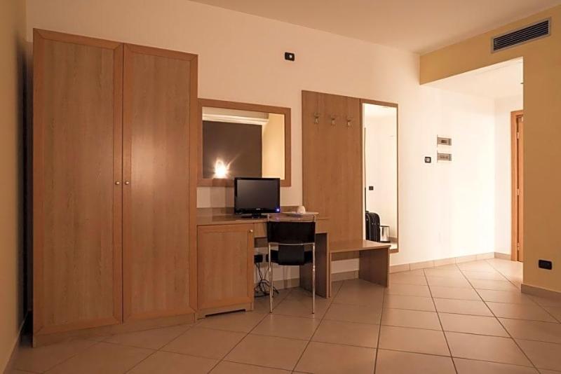Manhattan Village Hotel image
