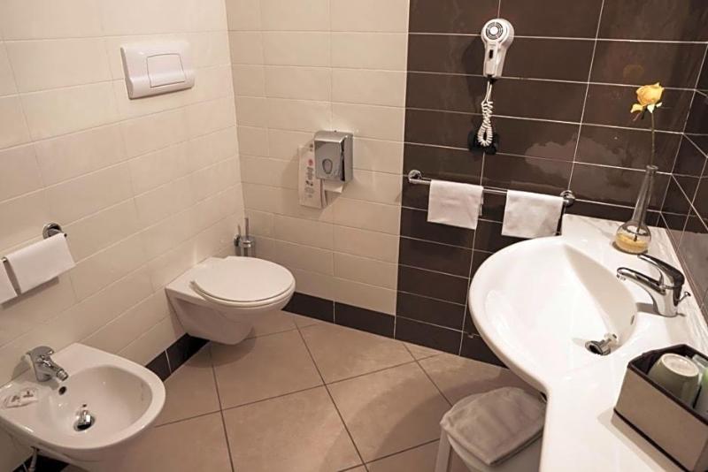 Manhattan Village Hotel image