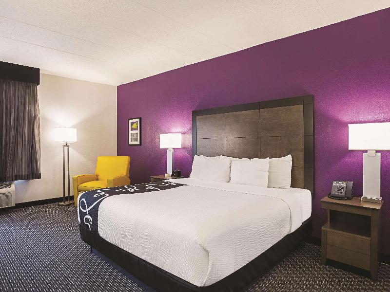 La Quinta Inn & Suites by Wyndham Atlanta Conyers image