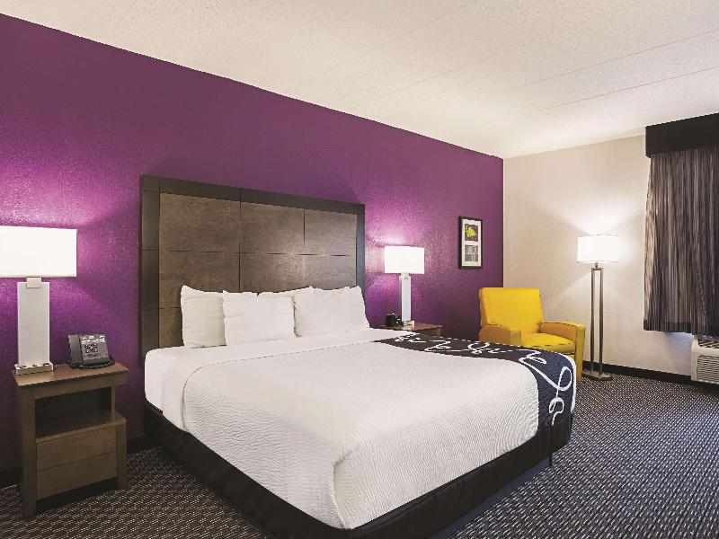 La Quinta Inn & Suites by Wyndham Atlanta Conyers image