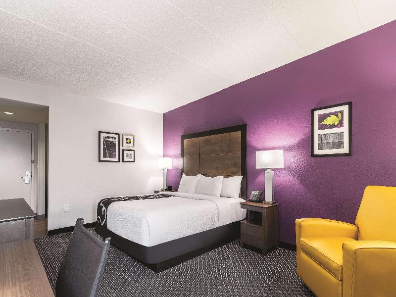 La Quinta Inn & Suites by Wyndham Atlanta Conyers image