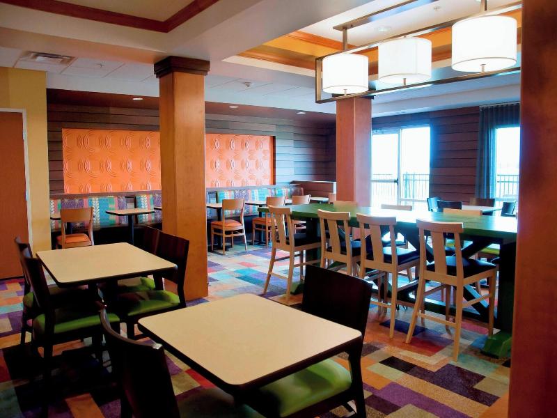 Fairfield Inn and Suites Ames image