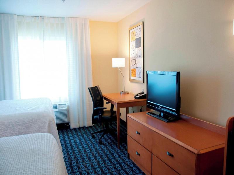 Fairfield Inn and Suites Ames image