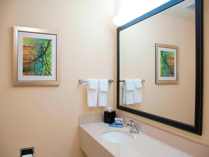 Fairfield Inn and Suites Ames image