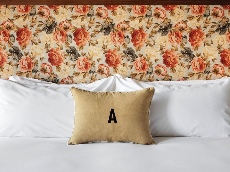 DOUBLE DELUXE KING BED