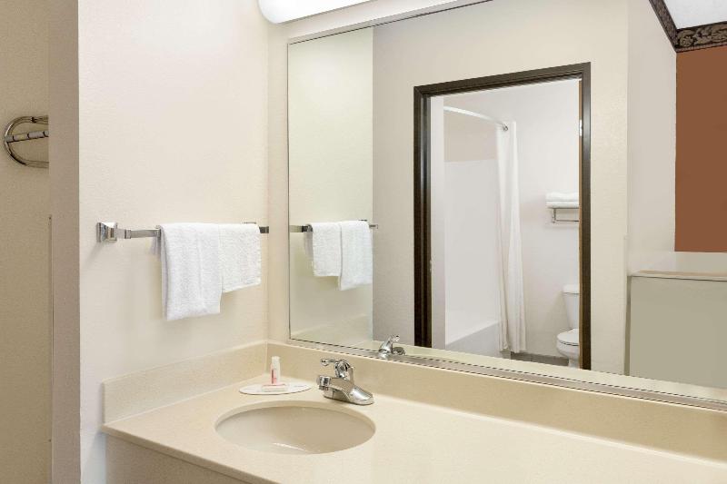 Super 8 by Wyndham Athens image