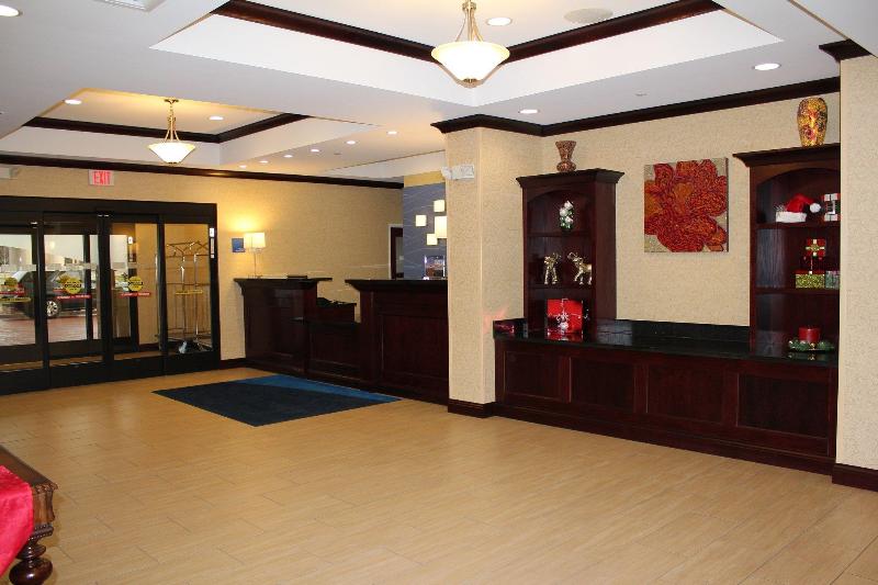 Holiday Inn Express & Suites Niles