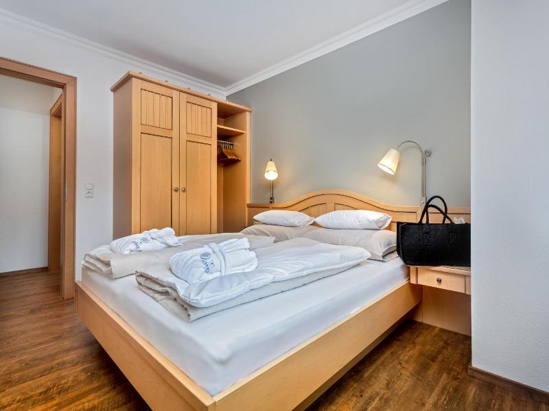Almhof Appartments - Enzian image