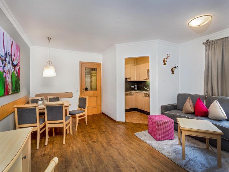 Almhof Appartments - Enzian image