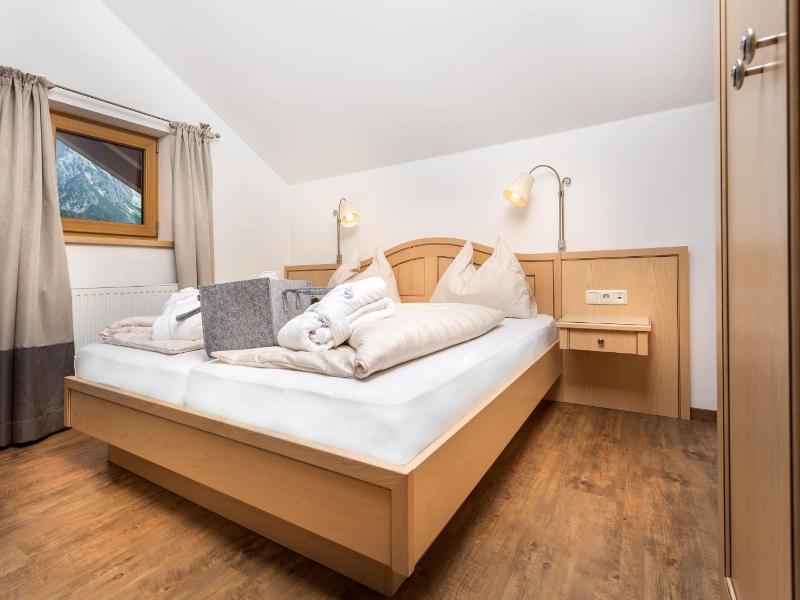 Almhof Appartments - Enzian image