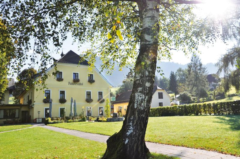 Landhotel Gut Puttererseehof image