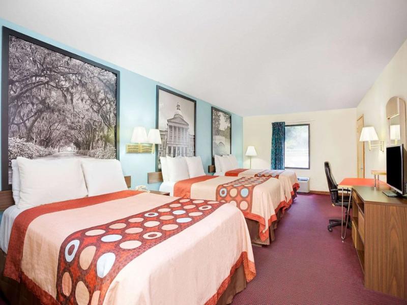 Super 8 by Wyndham Forest Park image