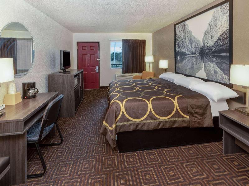 Super 8 by Wyndham Seguin image