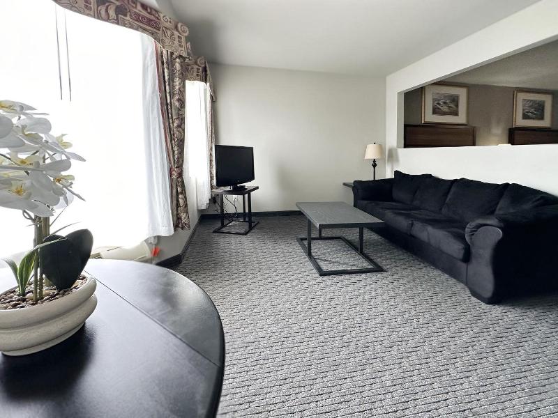 MorningGlory Hotel, Resort & Suites image