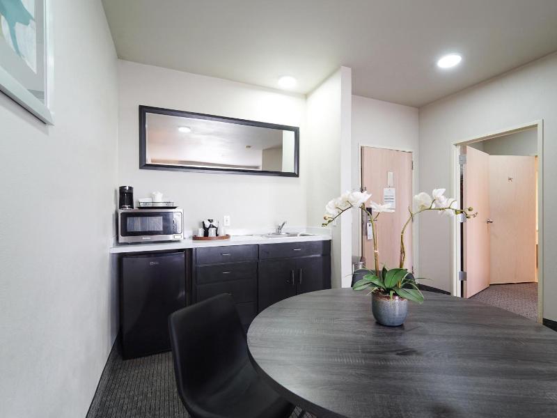 MorningGlory Hotel, Resort & Suites image