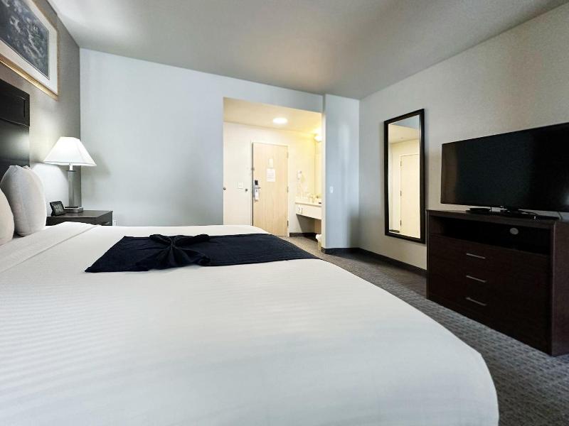 MorningGlory Hotel, Resort & Suites image