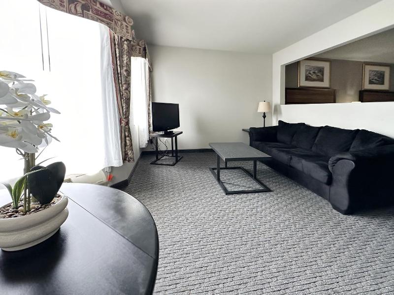 MorningGlory Hotel, Resort & Suites image