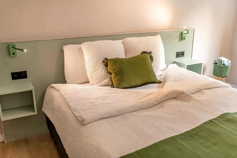 B&B Abalona image