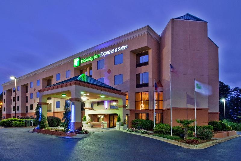 Holiday Inn Express & Suites Lawrenceville