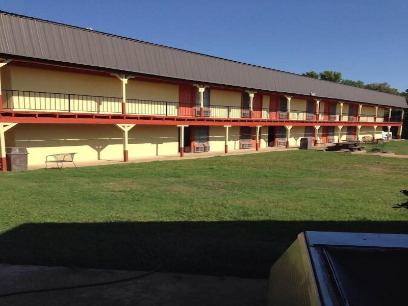 Sportsman Inn and Suites